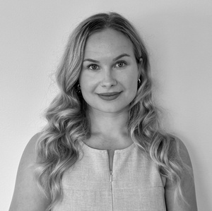 Henkilön kasvokuva Ella Könönen